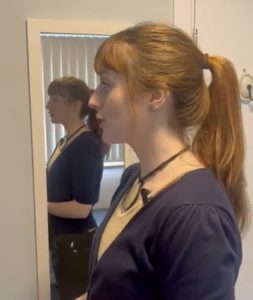 How to check your posture in a mirror